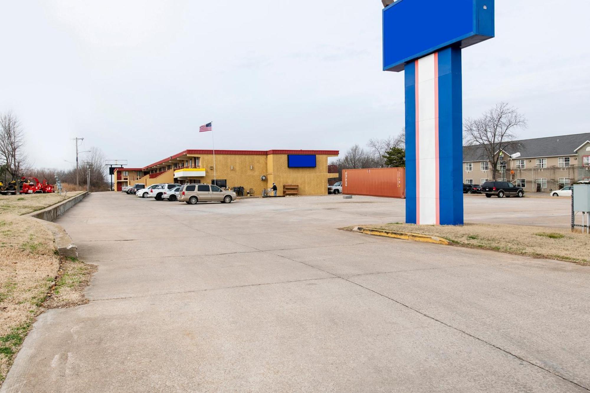Oyo Hotel Tulsa International Airport エクステリア 写真