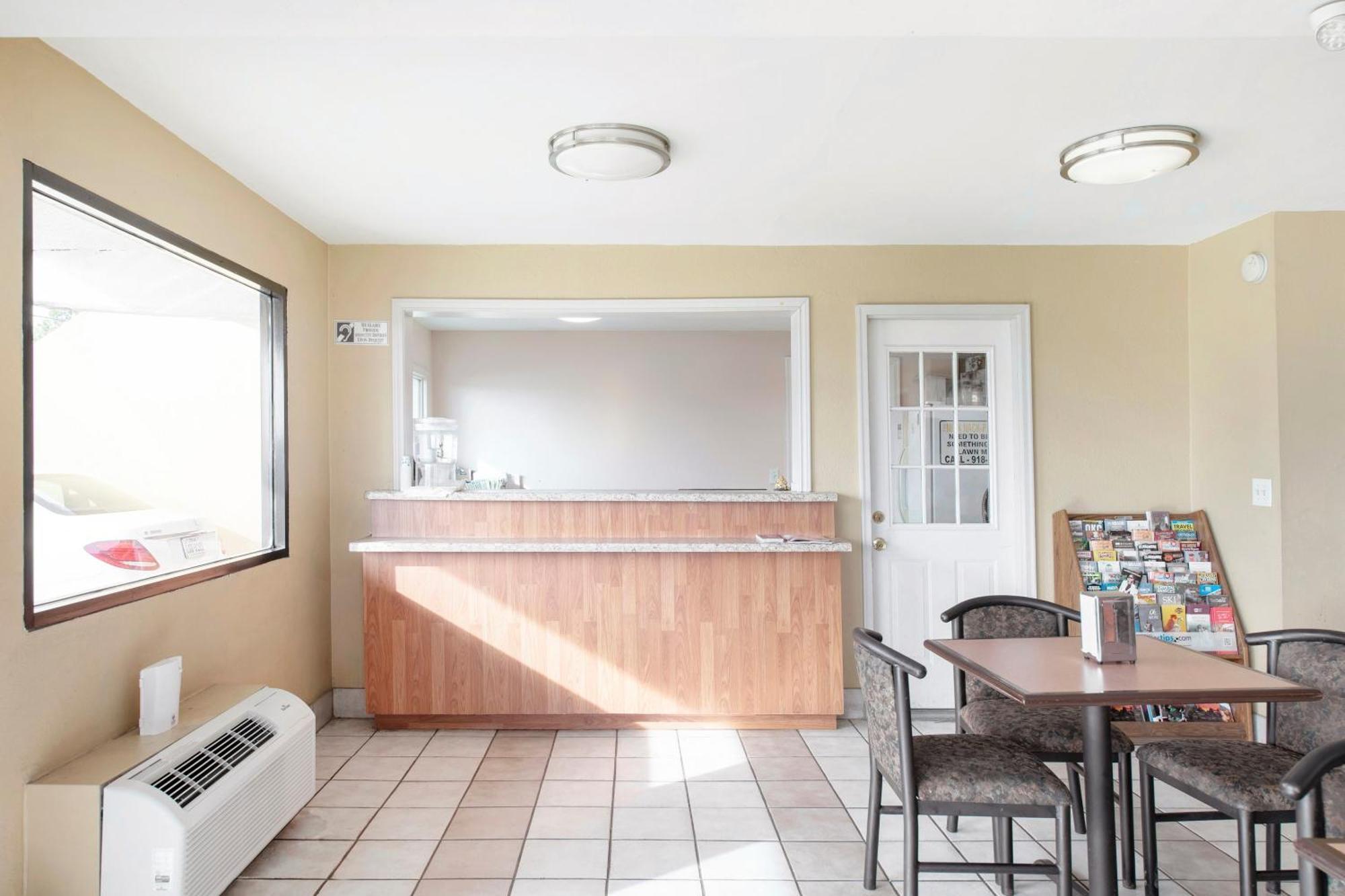 Oyo Hotel Tulsa International Airport エクステリア 写真